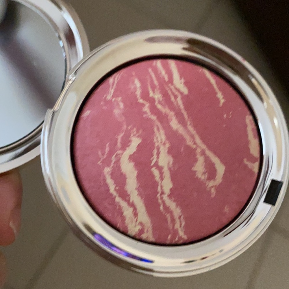 Blush - Picture 2 of 4